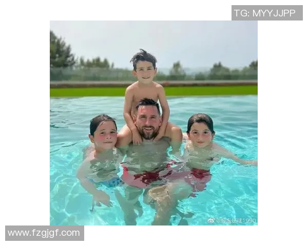 足球明星与家人共度温馨时光的感人瞬间回顾